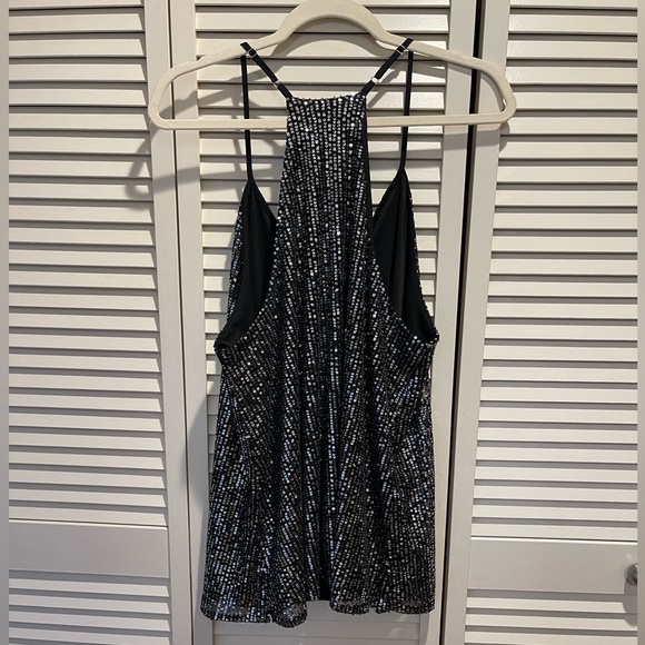 Shawhuwa Women's Fashion V Neck Sequin Strappy Flowy Tank - Picture 3 of 10